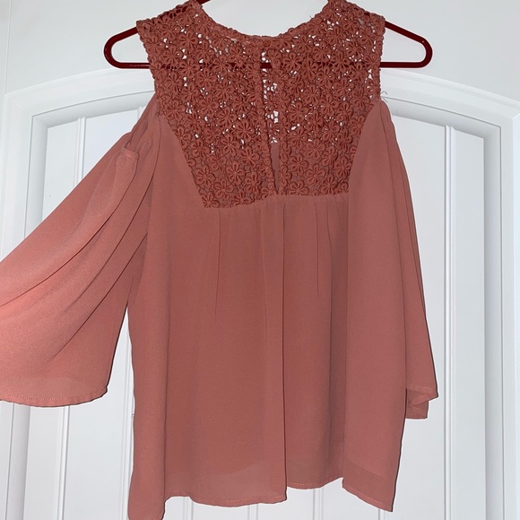 Mauve crochet detail blouse with cold shoulder - Picture 2 of 2